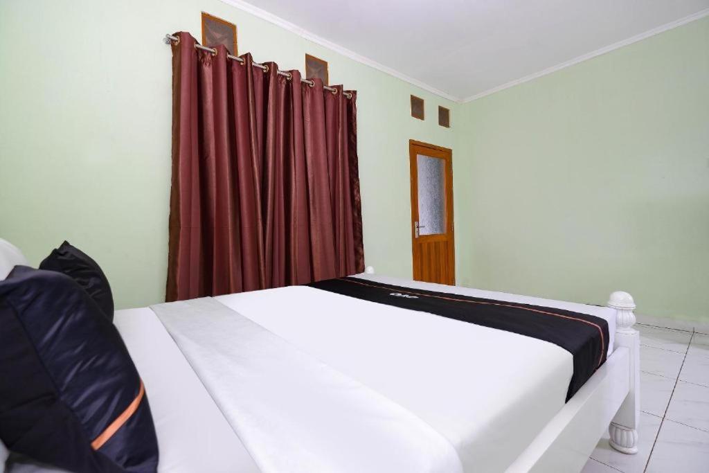Guest House Gethsemane Salatiga Extérieur photo