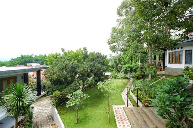 Guest House Gethsemane Salatiga Extérieur photo