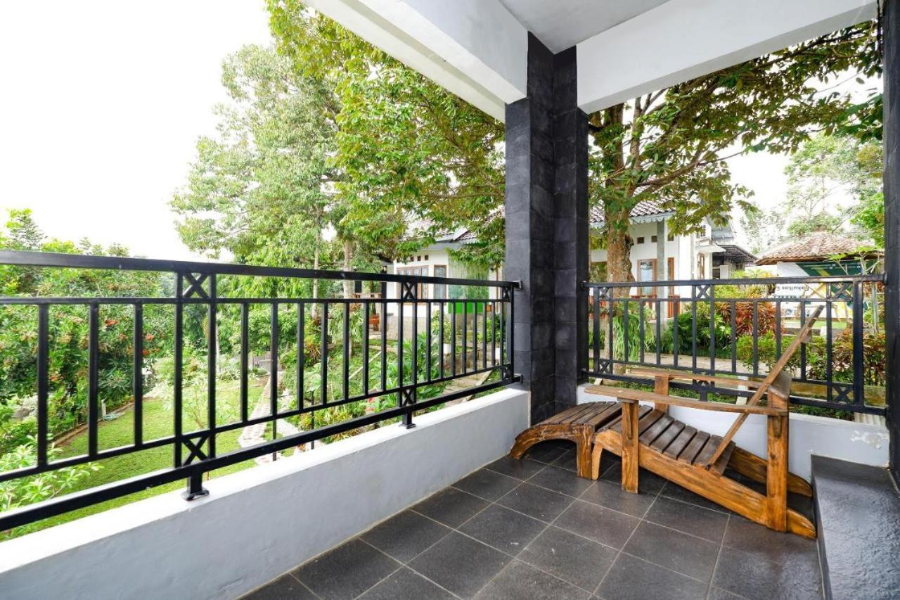 Guest House Gethsemane Salatiga Extérieur photo