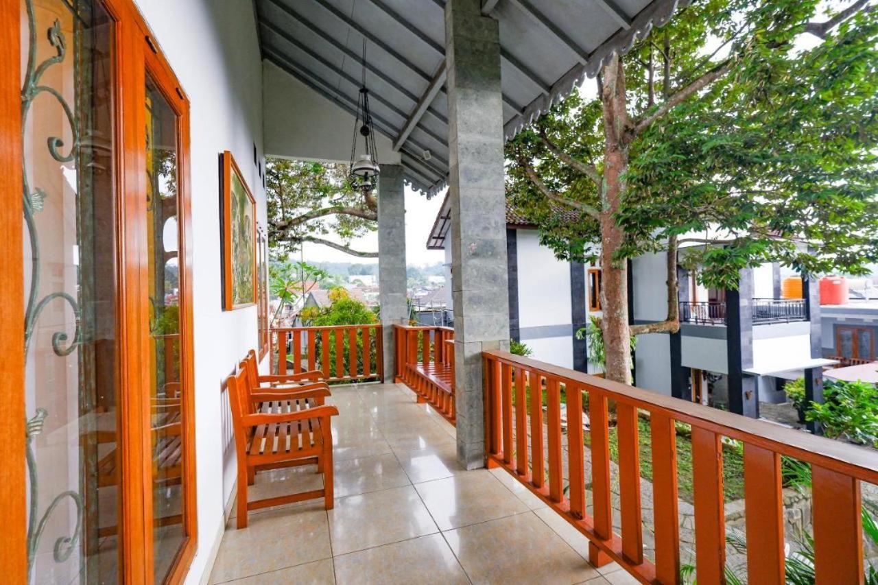 Guest House Gethsemane Salatiga Extérieur photo